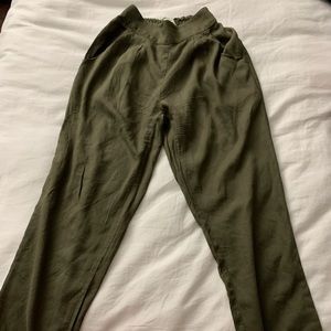 Cute Green Olive Pants in XXS American Eagle